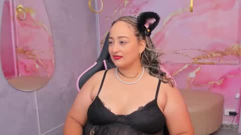 Snapshot of anny_woman chatting on 10.21.25 Anny online show from 10.21.25