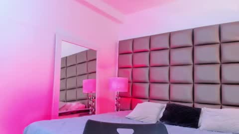 Snapshot of annyhizzle chatting on 01.03.25 online show from 01.03.25