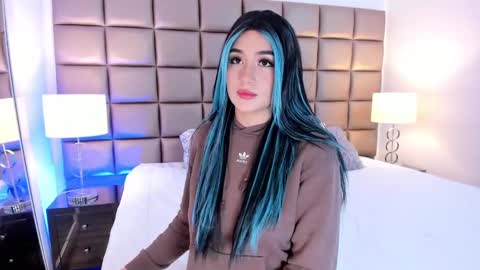 Snapshot of annyhizzle chatting on 02.17.25 online show from 02.17.25