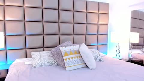 Snapshot of annyhizzle chatting on 03.01.25 online show from 03.01.25