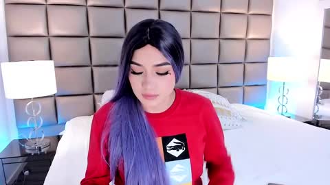 Snapshot of annyhizzle chatting on 03.04.25 online show from 03.04.25