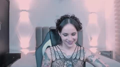 AnnyT online show from 12.19.25