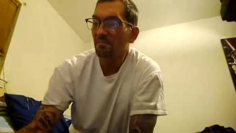 Snapshot of anonychris chatting on 11.04.25 AnonaChris online show from 11.04.25