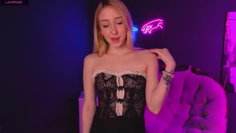 Snapshot of anora_babe chatting on 03.28.26 Anora Babe online show from 03.28.26