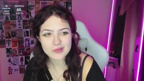 Snapshot of anora_millerr chatting on 10.11.25 Anora online show from 10.11.25