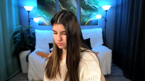 Anora online show from 09.29.25