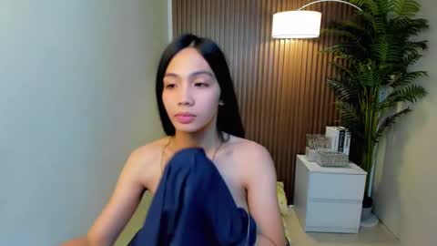 Snapshot of anqelic chatting on 12.01.24 Stacy Maurice online show from 12.01.24