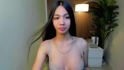 Snapshot of anqelic chatting on 12.07.24 Stacy Maurice online show from 12.07.24