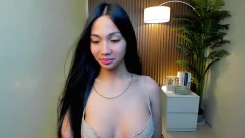 Snapshot of anqelic chatting on 12.15.24 Stacy Maurice online show from 12.15.24