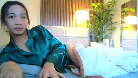 Snapshot of anqelic chatting on 09.09.25 Stacy Maurice online show from 09.09.25