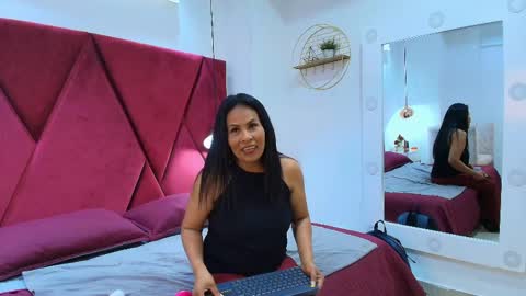 Anthonelaa   online show from 05.26.26