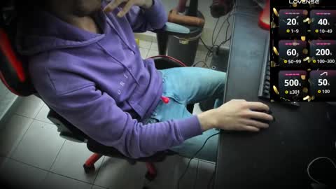 Snapshot of anthonyloveseks chatting on 11.30.25 Anthony online show from 11.30.25