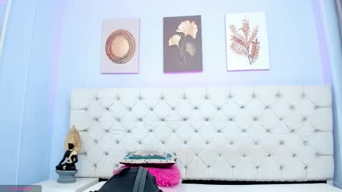 Snapshot of antonella_hotkiss chatting on 02.19.25 Antonella online show from 02.19.25