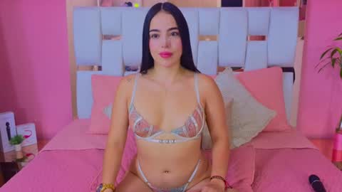 Snapshot of antonellaa_hanks chatting on 01.22.25 online show from 01.22.25