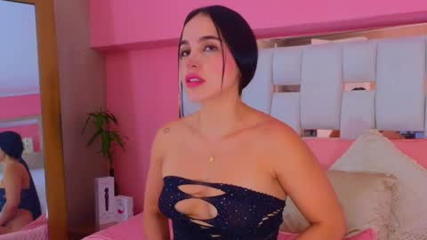 Snapshot of antonellaa_hanks chatting on 02.09.25 online show from 02.09.25