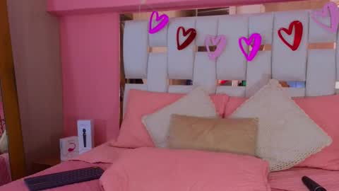 Snapshot of antonellaa_hanks chatting on 03.04.25 online show from 03.04.25