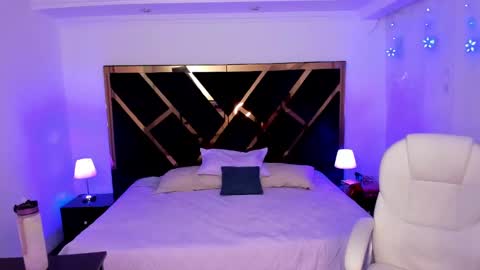 Snapshot of antonellalove_ chatting on 12.19.24 My name is Andrea thumb up me please its important online show from 12.19.24