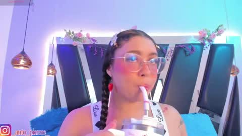 A N T O N E L L E  online show from 05.14.26