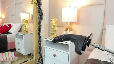 Antonia online show from 01.06.25