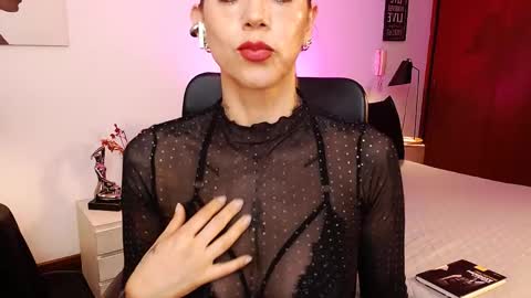 Snapshot of antoniavillamizar chatting on 10.11.25 Anto online show from 10.11.25