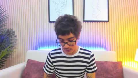 Snapshot of antonio_rowan chatting on 12.01.25 Antonio online show from 12.01.25