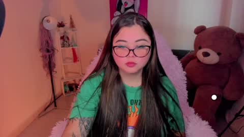   Independent model  online show from 01.18.25