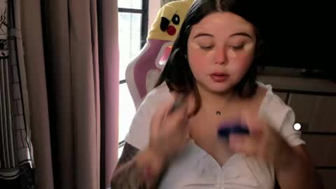   Independent model  online show from 04.19.26