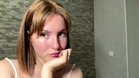 Snapshot of anyacalahan chatting on 07.26.26 Aria online show from 07.26.26