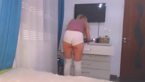 Snapshot of anysadoll chatting on 01.11.25 An online show from 01.11.25