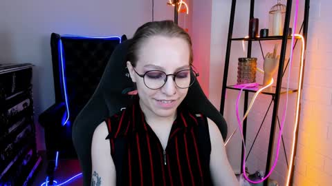 Snapshot of aphexqueen chatting on 12.08.24 APHEX QUEEN online show from 12.08.24