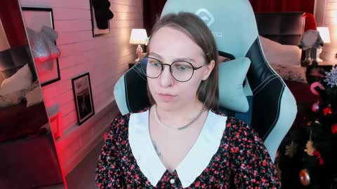 Snapshot of aphexqueen chatting on 12.11.24 APHEX QUEEN online show from 12.11.24