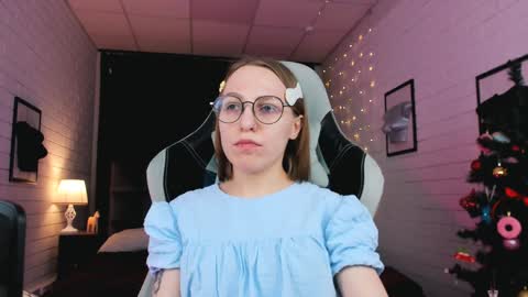 Snapshot of aphexqueen chatting on 12.21.24 APHEX QUEEN online show from 12.21.24