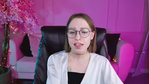 Snapshot of aphexqueen chatting on 01.13.25 APHEX QUEEN online show from 01.13.25