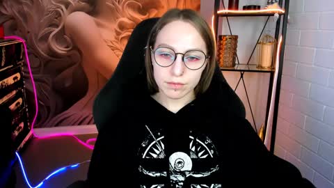 Snapshot of aphexqueen chatting on 02.02.25 APHEX QUEEN online show from 02.02.25