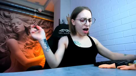 Snapshot of aphexqueen chatting on 02.03.25 APHEX QUEEN online show from 02.03.25