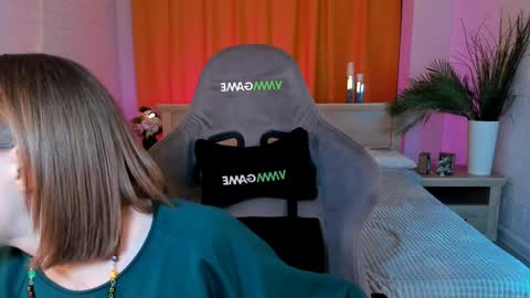 Snapshot of aphexqueen chatting on 02.06.25 APHEX QUEEN online show from 02.06.25