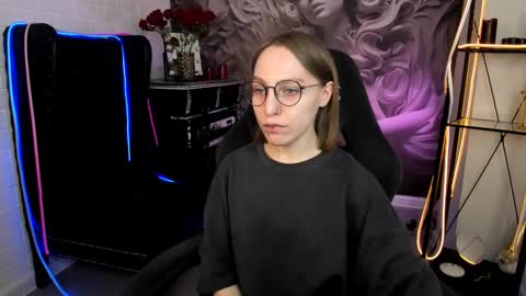 Snapshot of aphexqueen chatting on 02.14.25 APHEX QUEEN online show from 02.14.25