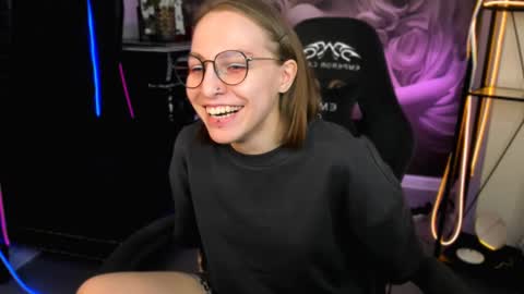 Snapshot of aphexqueen chatting on 02.14.25 APHEX QUEEN online show from 02.14.25