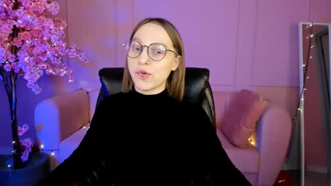 Snapshot of aphexqueen chatting on 02.21.25 APHEX QUEEN online show from 02.21.25