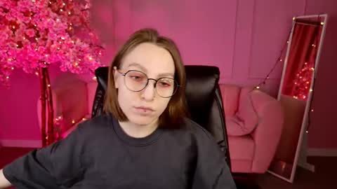 Snapshot of aphexqueen chatting on 03.07.25 APHEX QUEEN online show from 03.07.25