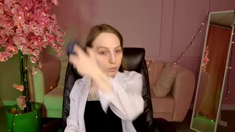 Snapshot of aphexqueen chatting on 03.10.25 APHEX QUEEN online show from 03.10.25