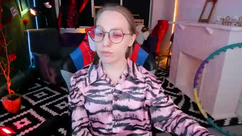 Snapshot of aphexqueen chatting on 03.11.25 APHEX QUEEN online show from 03.11.25