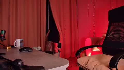 Snapshot of aphexqueen chatting on 02.05.26 APHEX QUEEN online show from 02.05.26