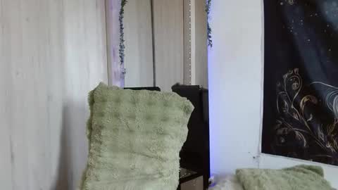 Snapshot of aphrodite__bloom chatting on 10.17.25 aphrodite__bloom online show from 10.17.25