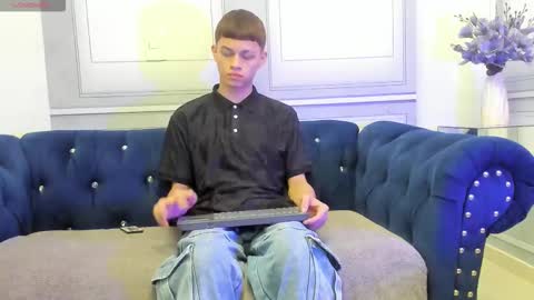 Snapshot of apolo_jonnes chatting on 03.17.26 online show from 03.17.26