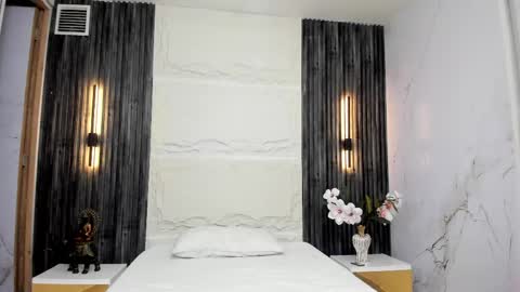 Snapshot of apolo_jonnes chatting on 04.11.26 online show from 04.11.26