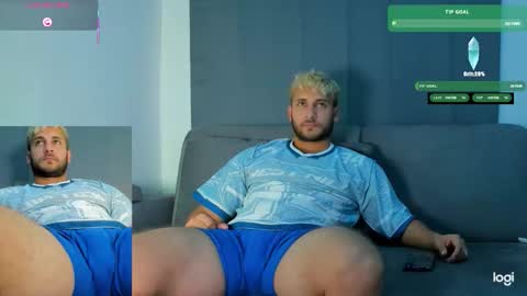 Snapshot of apolo_strange chatting on 10.17.25 apolo_strange online show from 10.17.25