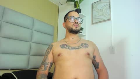Snapshot of apolomarcos_ chatting on 02.14.26 marcos online show from 02.14.26
