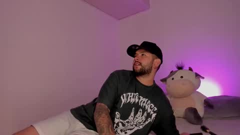 Snapshot of apolorising_ chatting on 09.17.25 Lola Apolo online show from 09.17.25