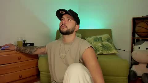 Snapshot of apolorising_ chatting on 10.06.25 Lola Apolo online show from 10.06.25